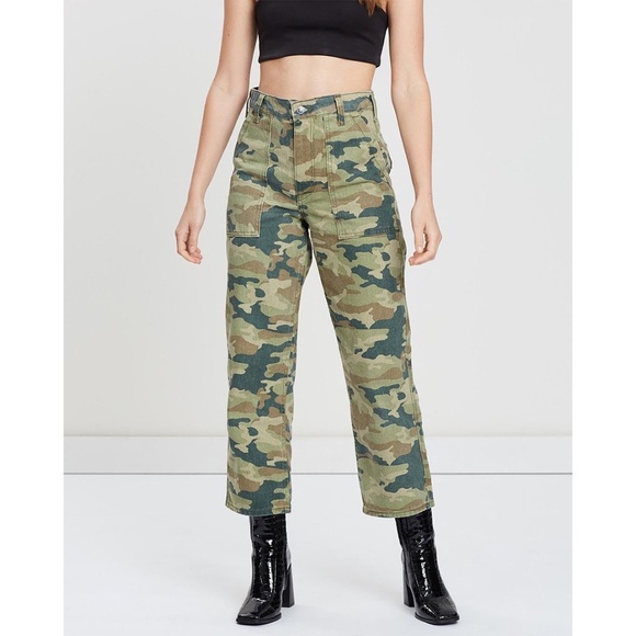 NWT FREE PEOPLE Cargo Cropped Green Camo Pants - Picture 8 of 13